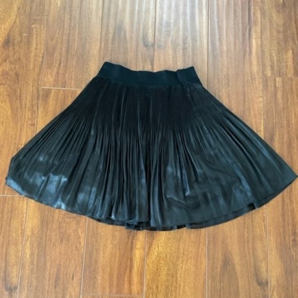 Free People accordion (pleated) skirt with elastic waist. - Picture 2 of 6